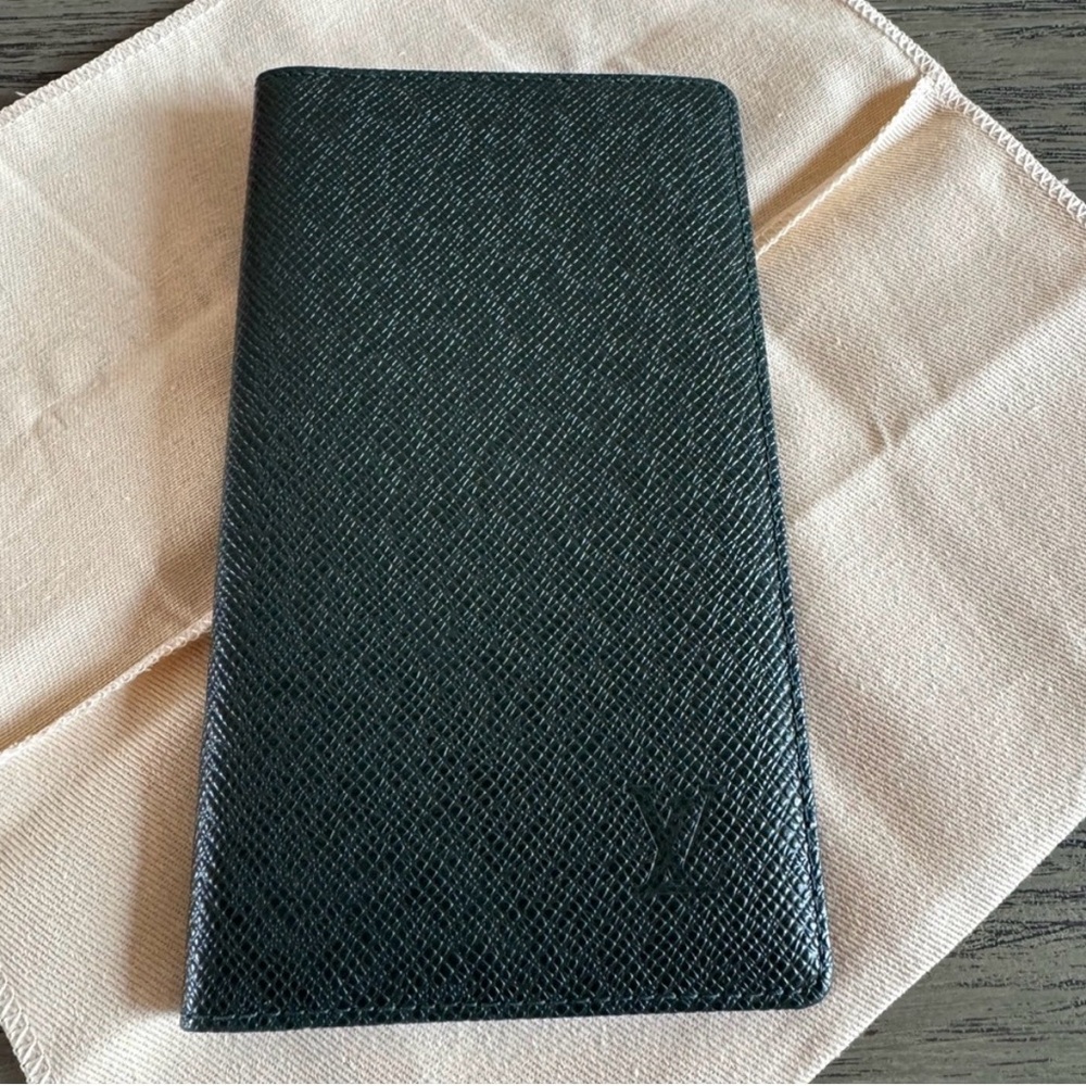Louis Vuitton Green Taiga Leather Cardholder Wallet